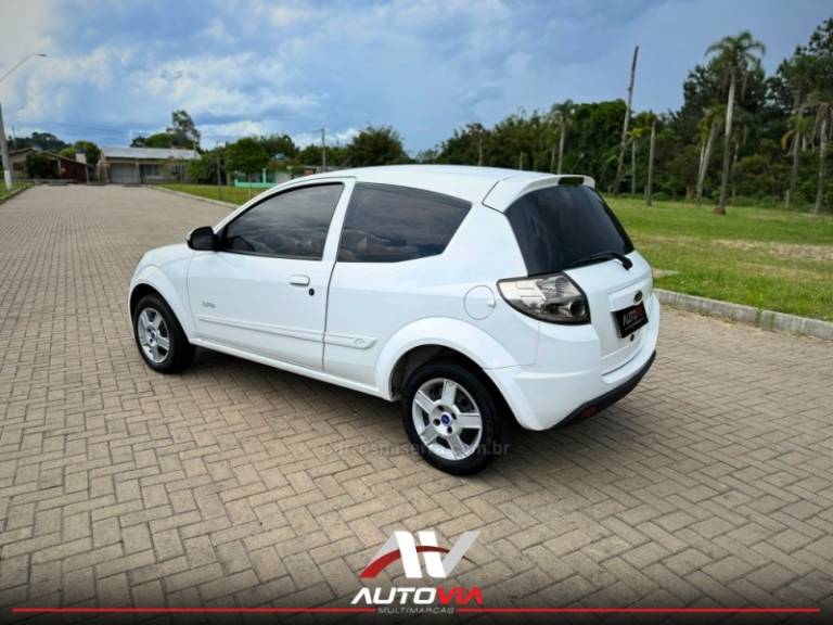 FORD - KA - 2012/2013 - Branca - R$ 29.900,00