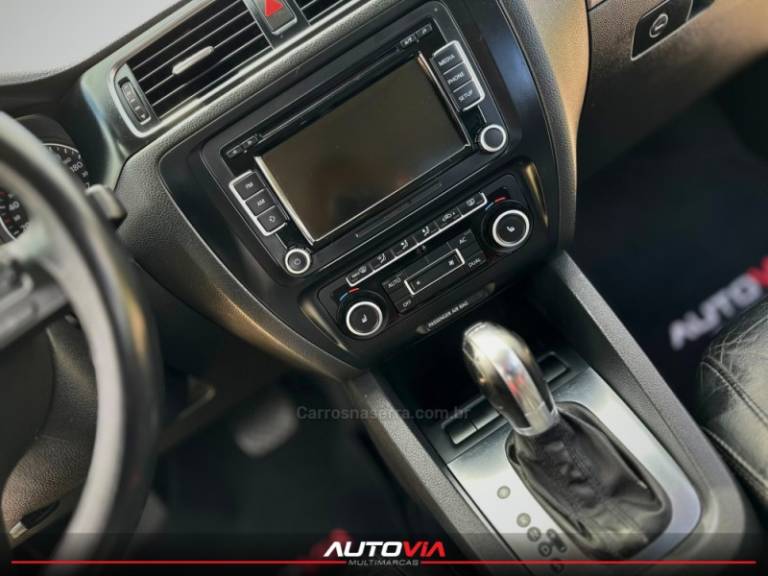 VOLKSWAGEN - JETTA - 2010/2011 - Prata - R$ 59.900,00