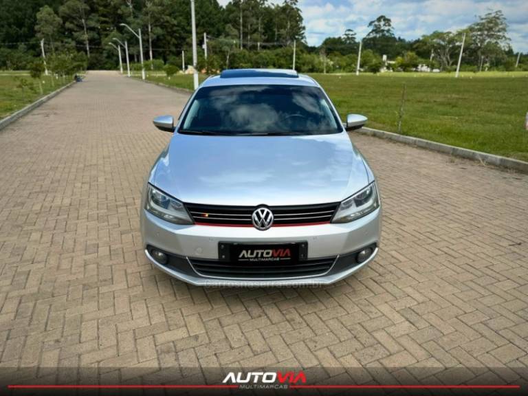 VOLKSWAGEN - JETTA - 2010/2011 - Prata - R$ 59.900,00