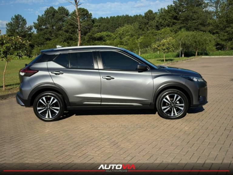 NISSAN - KICKS - 2023/2024 - Cinza - R$ 114.900,00