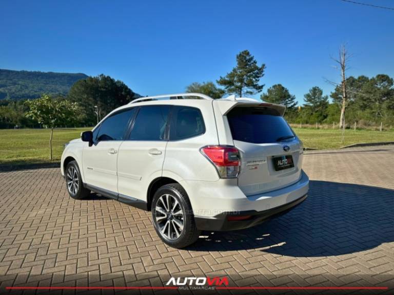 SUBARU - FORESTER - 2016/2017 - Branca - R$ 99.900,00