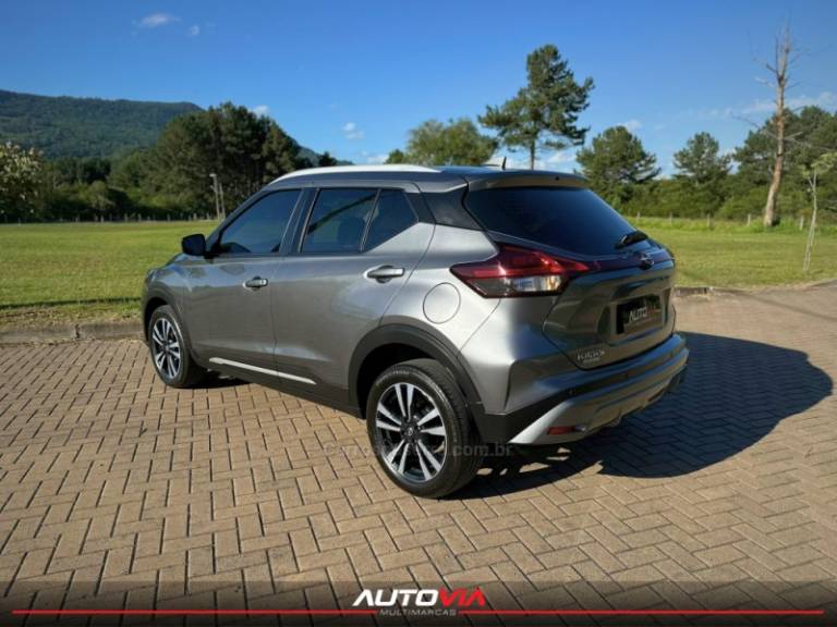 NISSAN - KICKS - 2023/2024 - Cinza - R$ 114.900,00