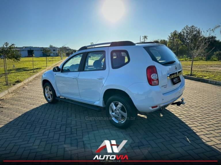 RENAULT - DUSTER - 2013/2014 - Branca - R$ 51.900,00