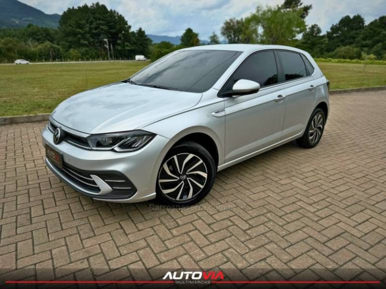 VOLKSWAGEN - POLO - 2024/2025 - Prata - R$ 108.900,00