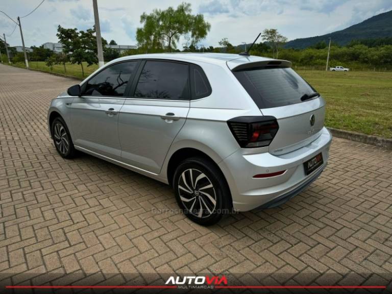 VOLKSWAGEN - POLO - 2024/2025 - Prata - R$ 108.900,00