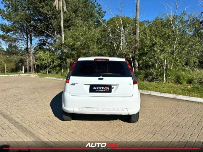 FORD - FIESTA - 2013/2014 - Branca - R$ 34.900,00