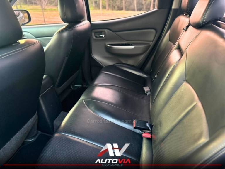 MITSUBISHI - L200 TRITON - 2018/2019 - Prata - R$ 165.900,00