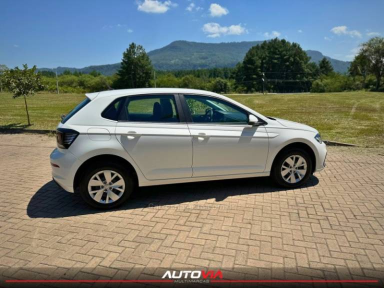 VOLKSWAGEN - POLO - 2023/2023 - Branca - R$ 76.900,00