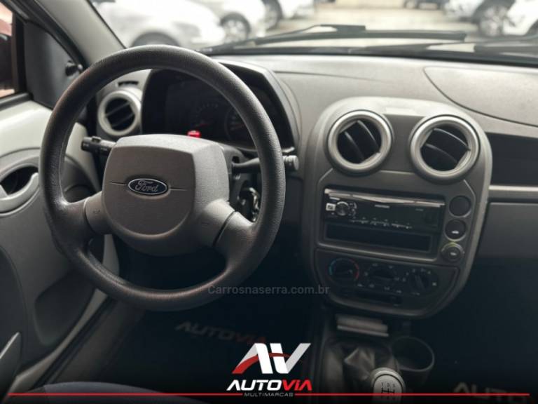 FORD - KA - 2012/2013 - Branca - R$ 29.900,00