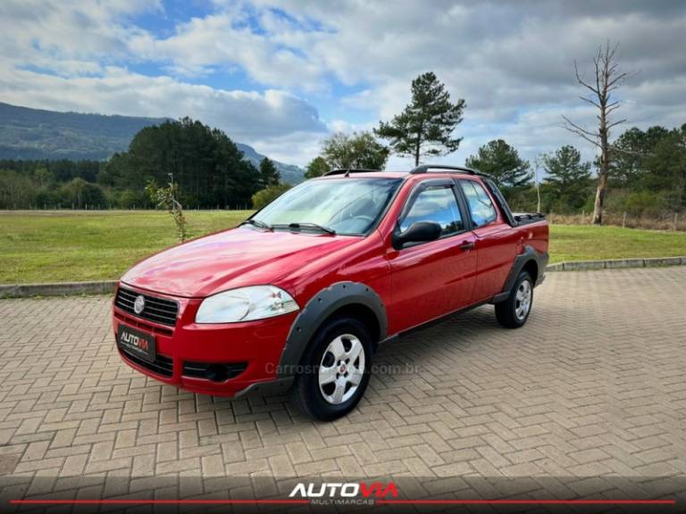 FIAT - STRADA - 2011/2012 - Vermelha - R$ 49.900,00
