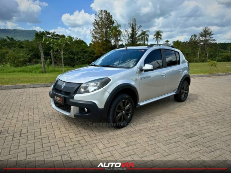 RENAULT - SANDERO - 2012/2012 - Prata - R$ 39.900,00