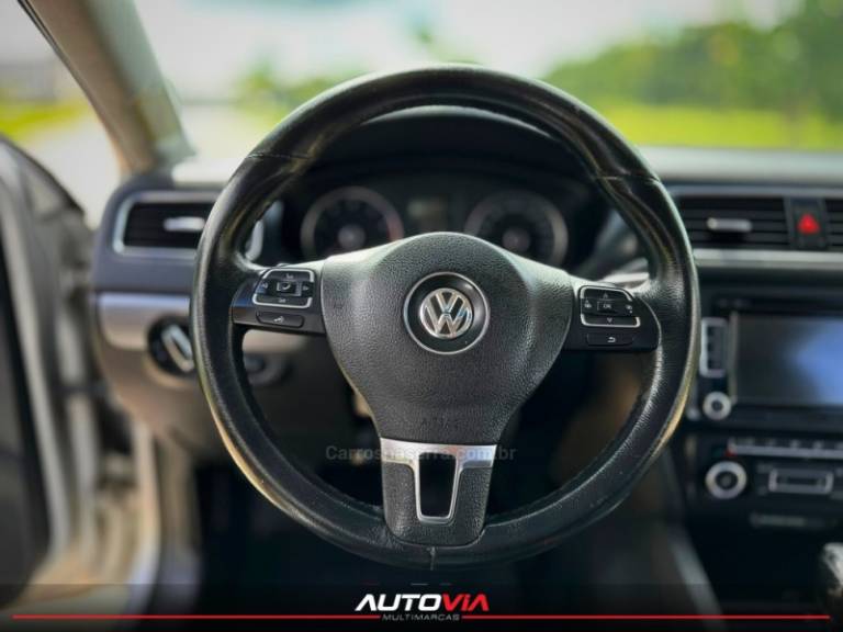 VOLKSWAGEN - JETTA - 2010/2011 - Prata - R$ 59.900,00