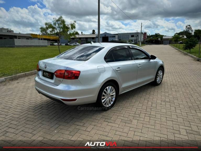 VOLKSWAGEN - JETTA - 2010/2011 - Prata - R$ 59.900,00