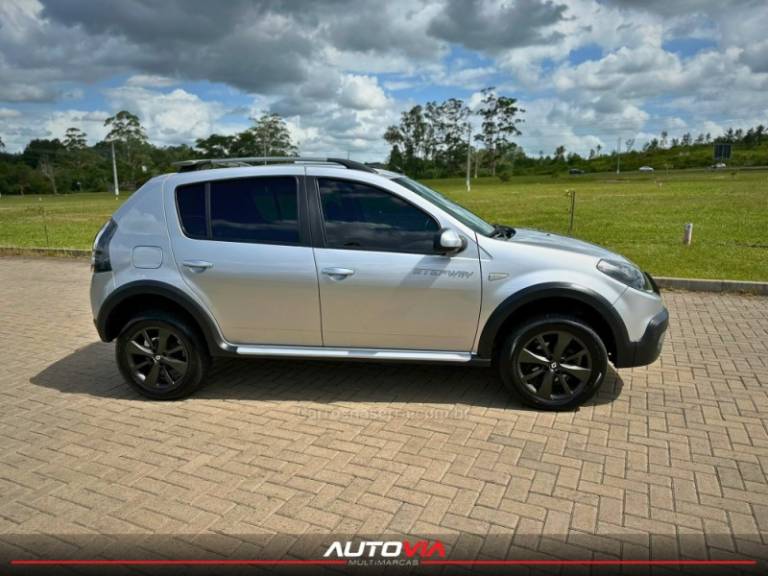 RENAULT - SANDERO - 2012/2012 - Prata - R$ 39.900,00