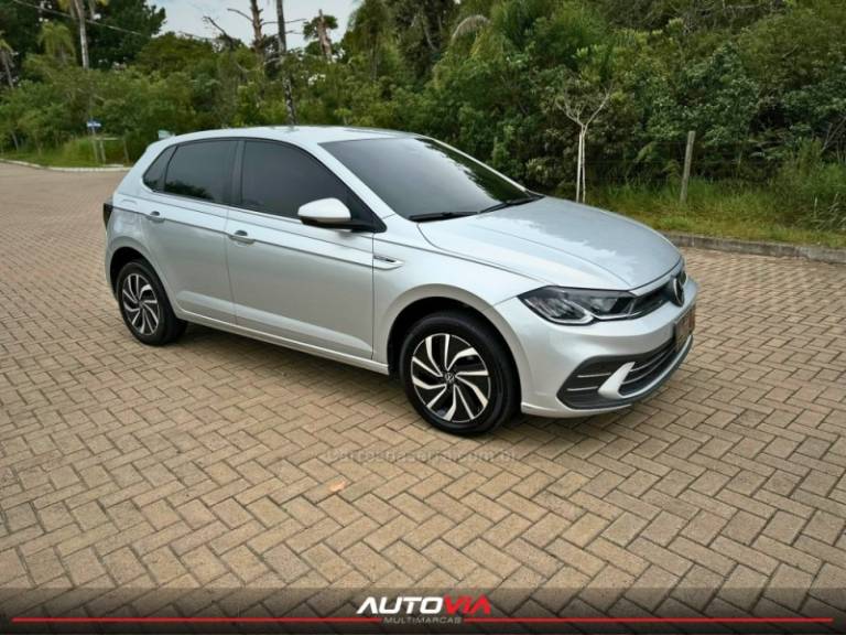 VOLKSWAGEN - POLO - 2024/2025 - Prata - R$ 108.900,00